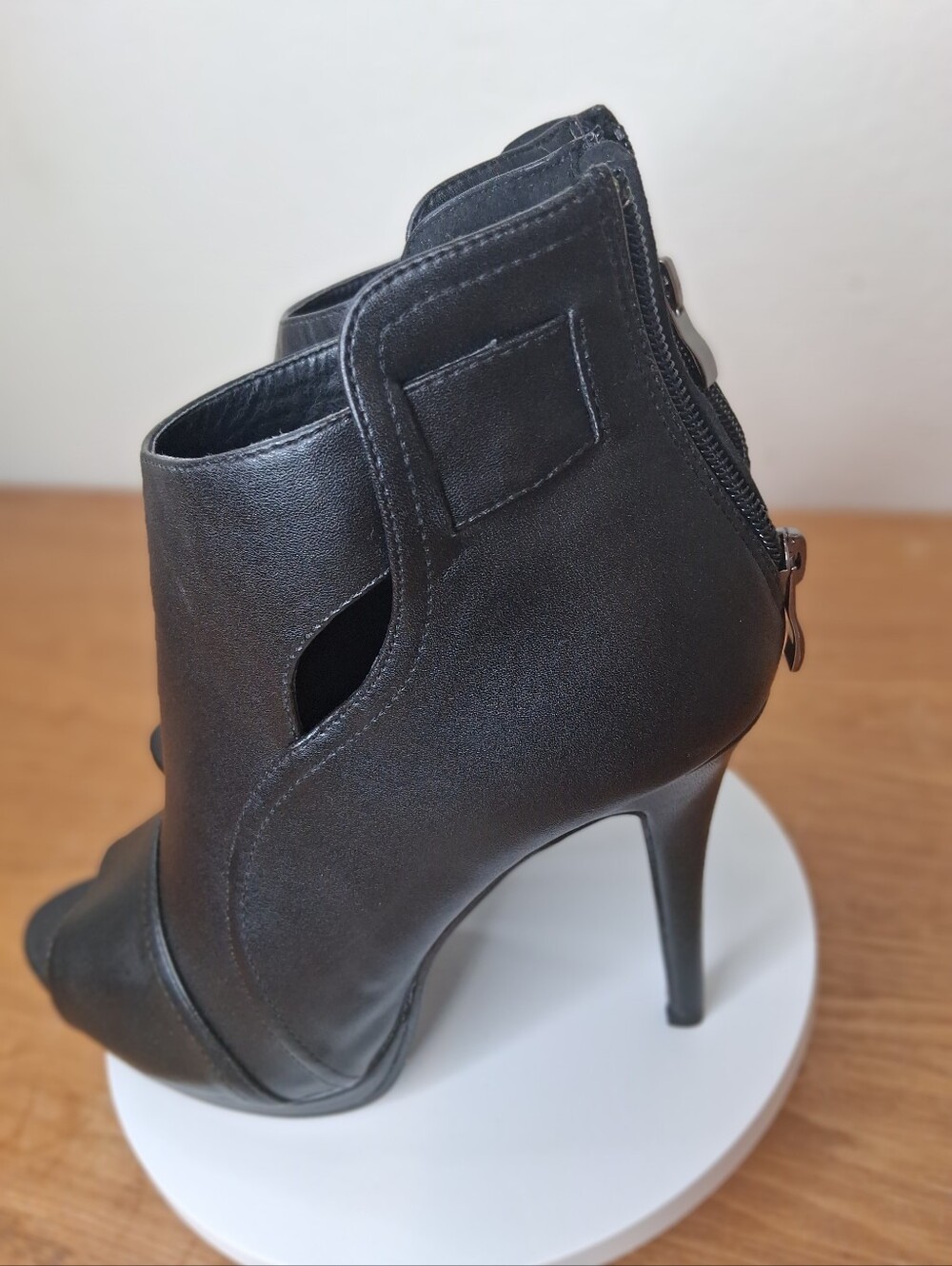 Jolimall Black Leather Pepp-Toe Ankle Boots